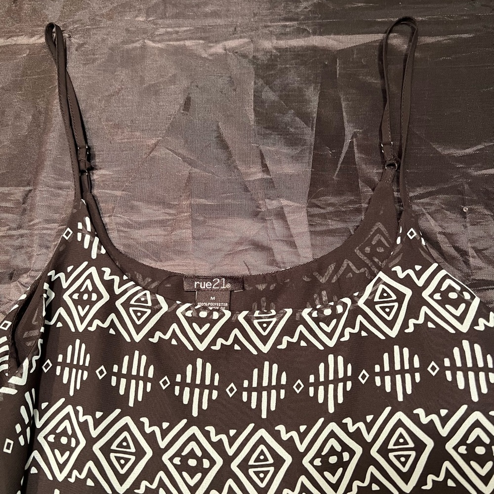 Cropped Rue21 Tank. Size medium - Picture 4 of 4